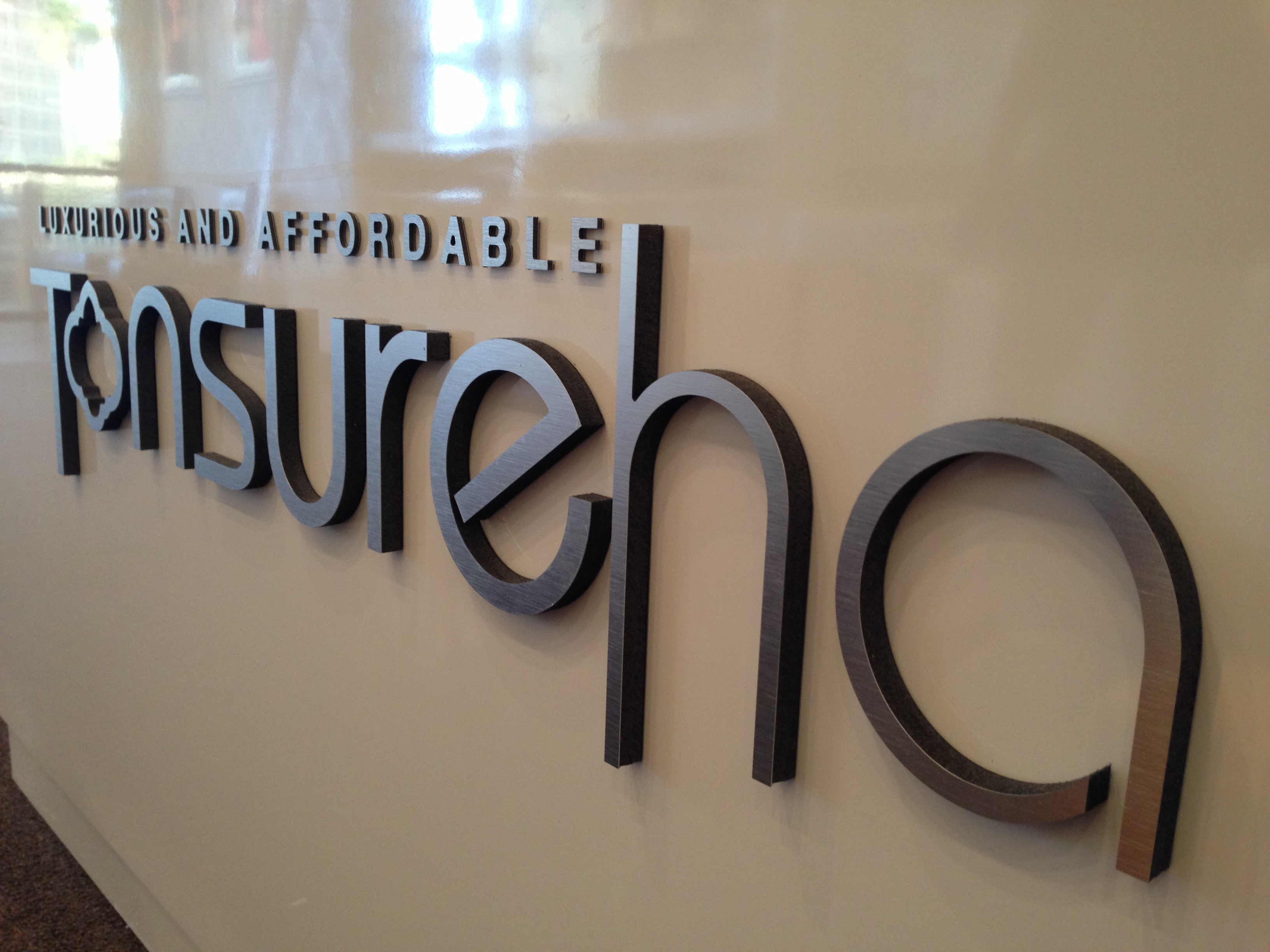 las-vegas-lobby-sign-custom-interior